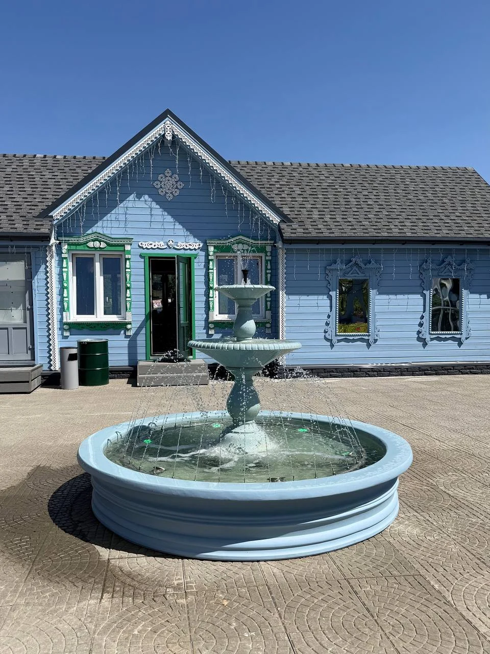 Голубой королевский фонтан — стильный акцент для придорожного ресторанчика 1 5447263531134218139